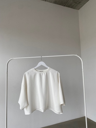 crop top white creme.jpg