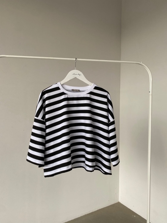 crop top stripe.jpg