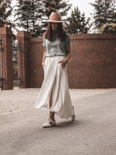 biala spodnica z rozporkami.jpg